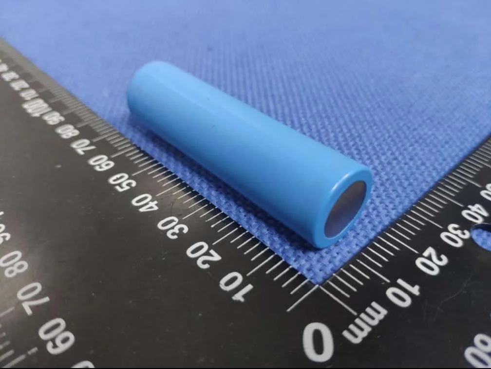 High Cost-Effectiveness Rechargeable 18650 3.7V Ncm 2200mAh Classic Cylindrical Energy Storage Lithium-Ion Battery Cell