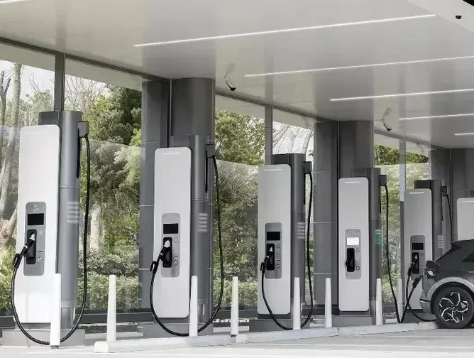 Intelligent Car Charging Piles 120kw CCS DC EV Charging Stations Electric Vehicle Battery EV Charger
