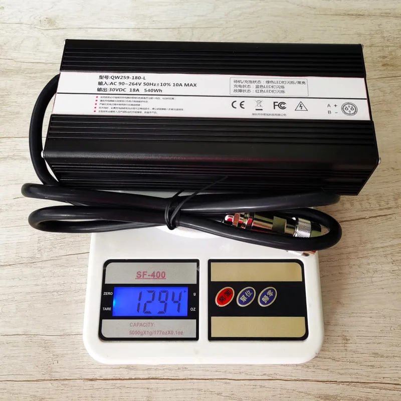 12s 43.2V 44.4V 10A 12A 600W Portable Battery Charger DC 50.4V 10A 12A for Lithium Ion Batteries / Lithium Polymer Battery Pack