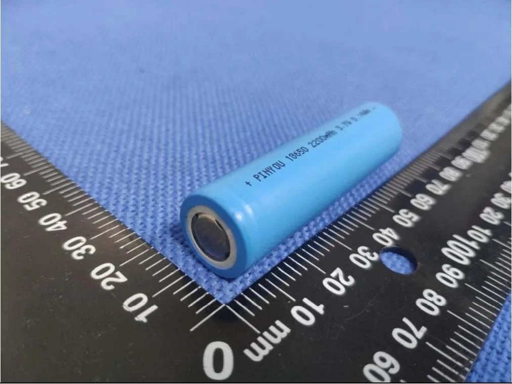 High Cost-Effectiveness Rechargeable 18650 3.7V Ncm 2200mAh Classic Cylindrical Energy Storage Lithium-Ion Battery Cell