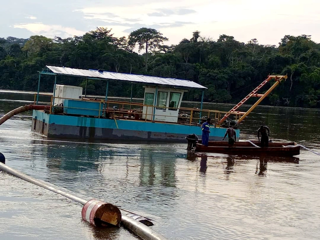 Gambia14 Inch Sand Dredge Machine Sand Dredge for Sale Sand Dredging Dredgerwith Competitive Price