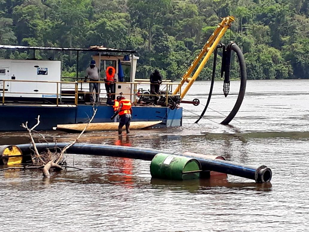 Gambia14 Inch Sand Dredge Machine Sand Dredge for Sale Sand Dredging Dredgerwith Competitive Price