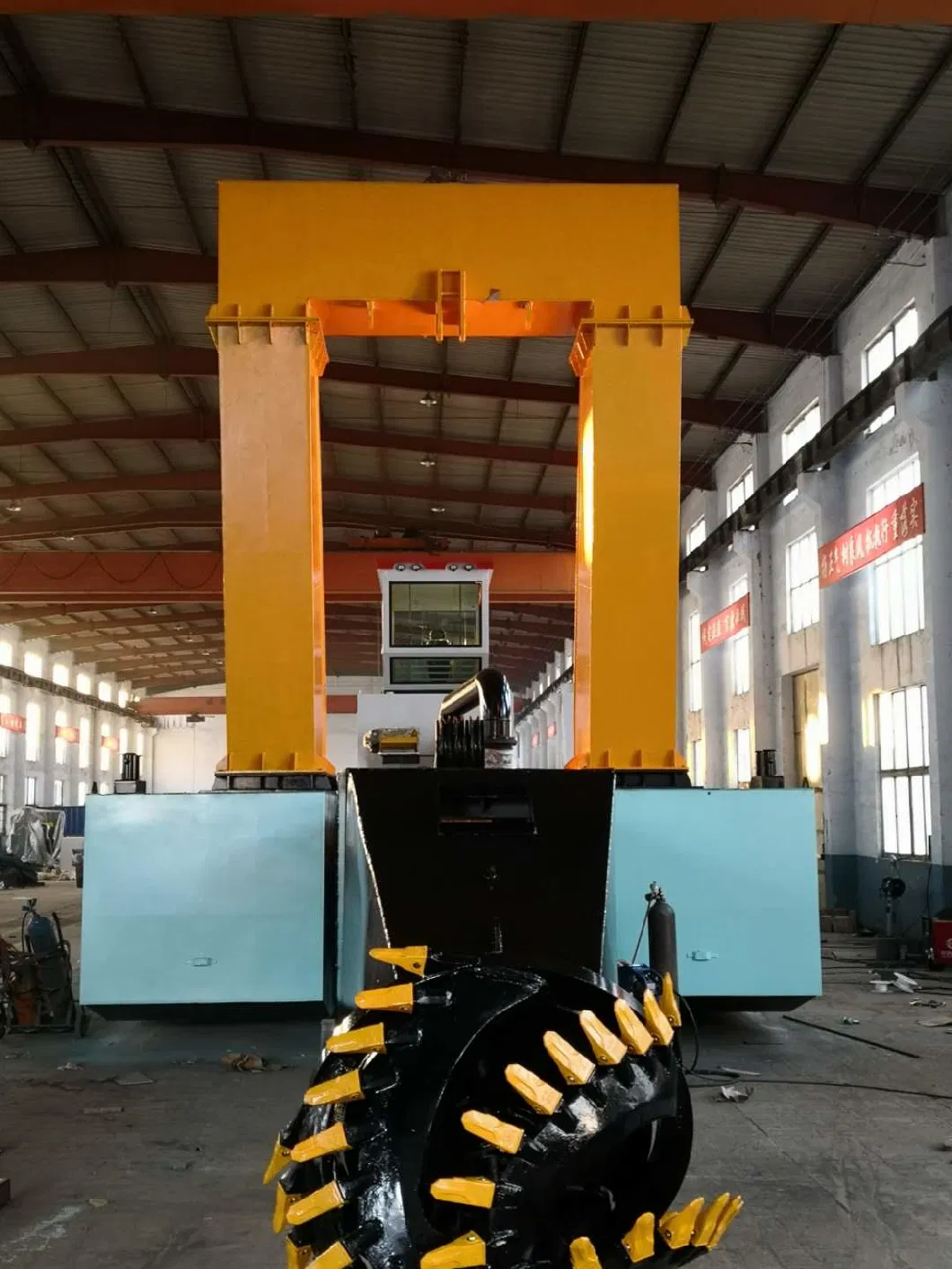 China 16 Inch Hydraulic System Cummins Diesel Engine River Lake Sand Dredging Pump Machine Gold Mining Dredger in Port Construction Cutter Suction Dredger