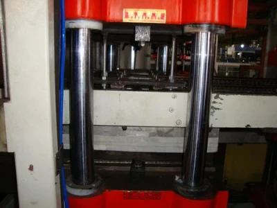 Vacuum Thermocol Plate Take Away Food Container Thermoforming Machine (SGW-680/550)