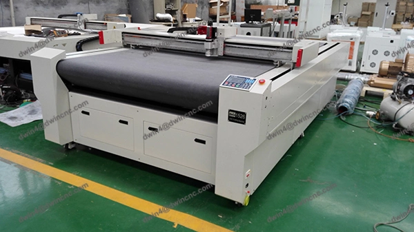 Hot Sale CNC Vibration Knife Cloth/ Artificial / Genuine / Fish Leather Fabric Cutting Machine for Sale