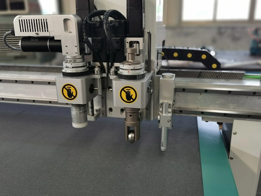 Factory Price Automatic Apparel Textile Fabric CNC Oscillating Blade Cutting Machinery with Table