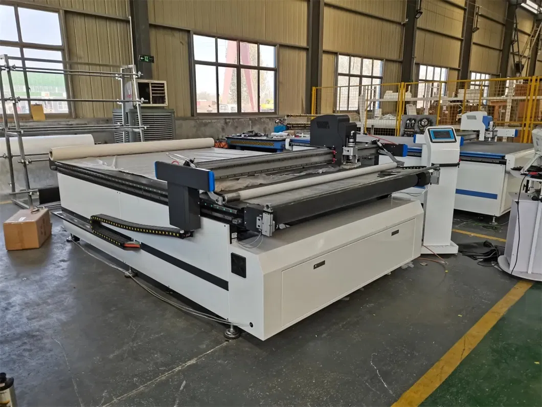 Factory Price Automatic Apparel Textile Fabric CNC Oscillating Blade Cutting Machinery with Table