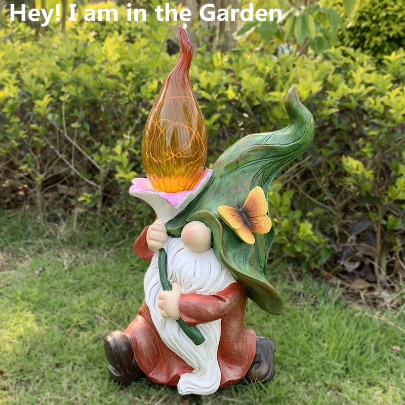 2021 Amazon Hot Selling Garden Decorative Dwarfs Holding Torch Resin Gnome Statue Solar Light