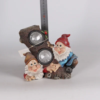 Los gnomos de jardín de la resina de pequeño tamaño, el doble de luz solar en venta