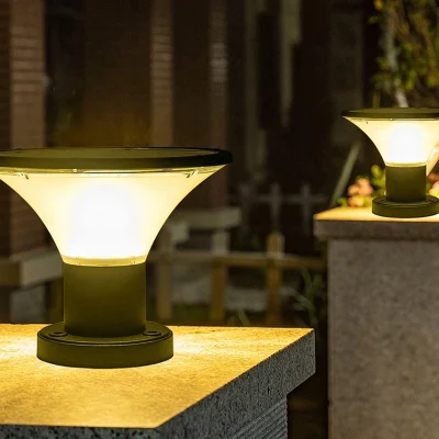 Lámparas de columna de puerta de alta luz solar impermeable para exteriores LED Decoración lámpara sensor luces Jardín Solar LED Luz
