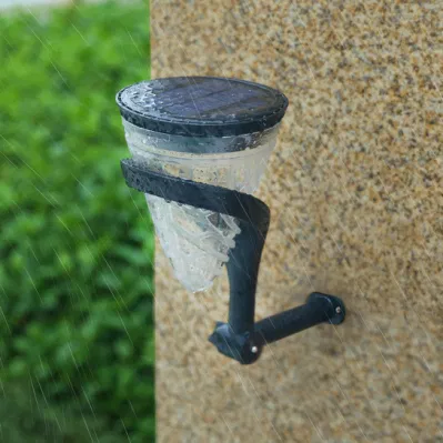 Luz de jardín exterior LED de montaje en pared lámpara decorativa y.. Iluminación de abajo Luz de pared solar para Garden Yard