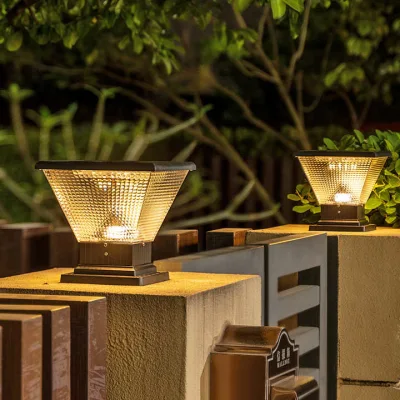 Solar LED impermeable IP65 Square aluminio Patio exterior de alta calidad Luz de jardín de poste