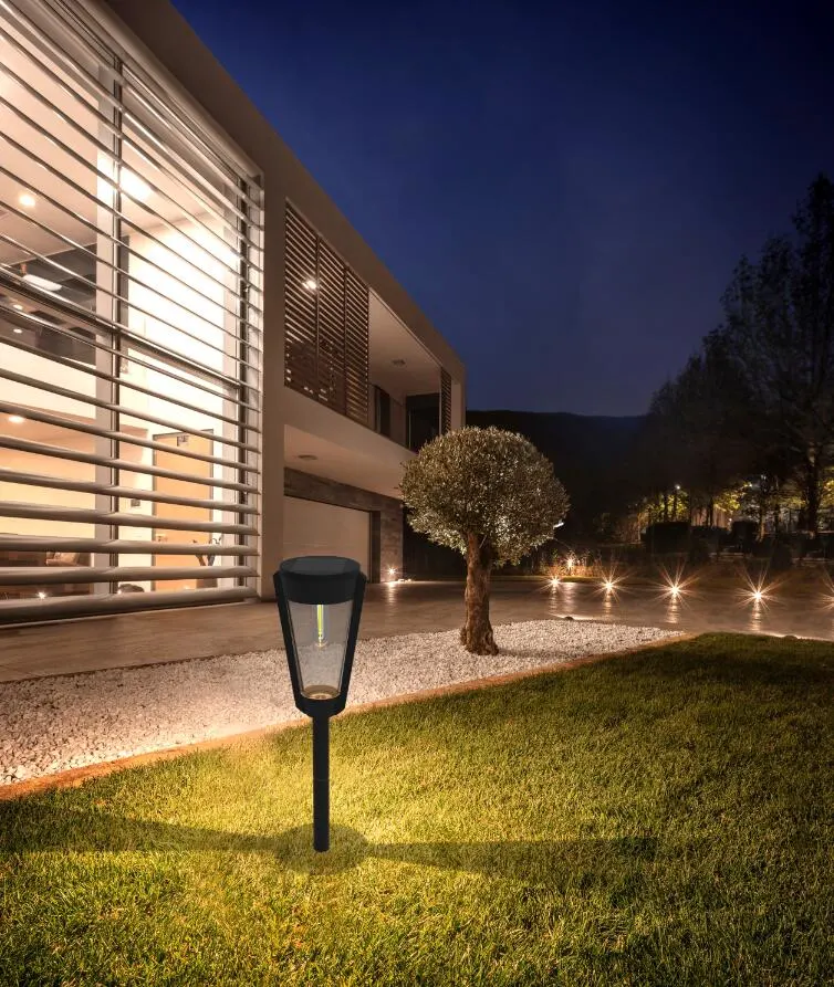 IP65 Waterproof Solar LED Post Light Outdoor Solar Spiker Garden Lawn Light