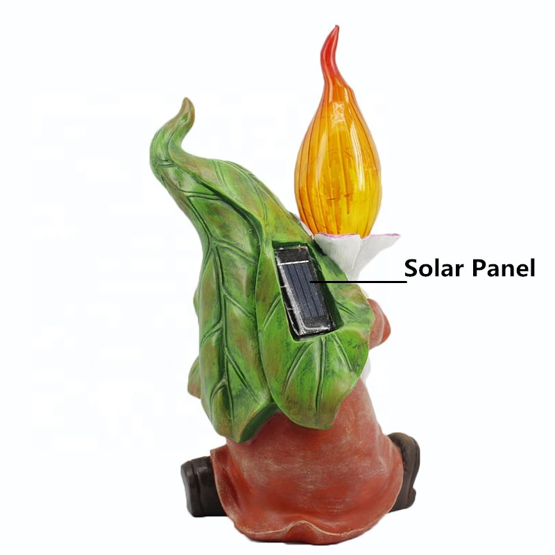 2021 Amazon Hot Selling Garden Decorative Dwarfs Holding Torch Resin Gnome Statue Solar Light