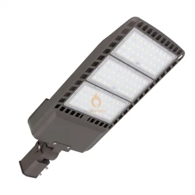 Tensione di lavoro regolabile DALI 120 V c.a. 230 V 277 V 480 V 150 lm/W. Lampada da strada a LED solare IP66 per parcheggio pubblico all&prime;aperto Illuminazione area di lotto 100 W 200 W 300 W.