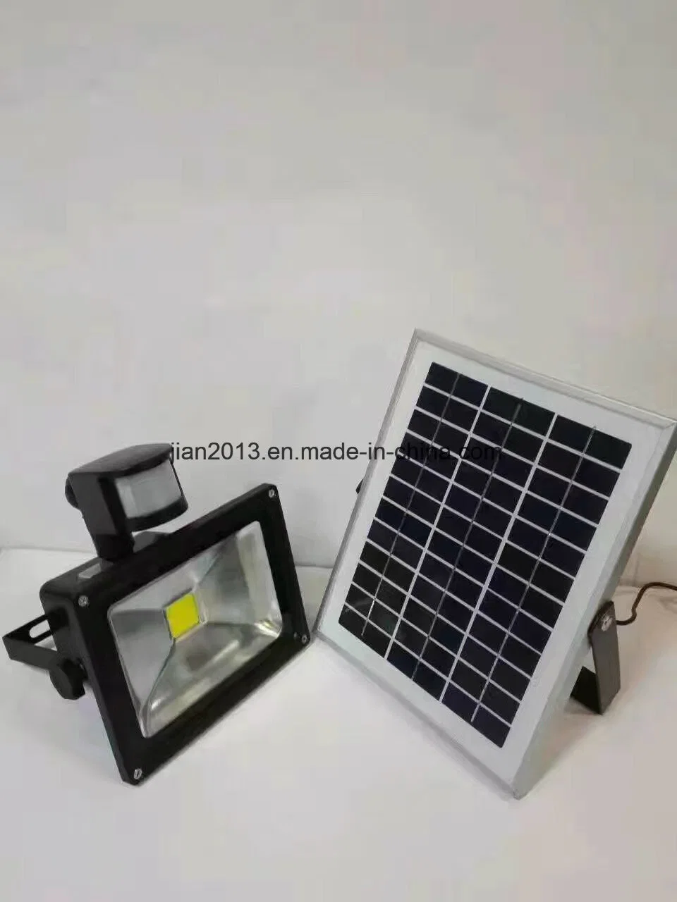 50W IP65 Waterproof Portable Solar Powered Refletor LED Rechargeable Camping Flood Light