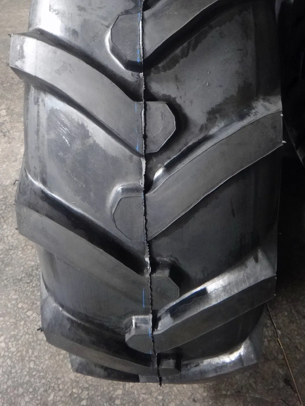 R1, 14.9-24 Bias Nylon Agriculture Farm Tractor Tyre Irrigation Tire with Long Life Time R-1