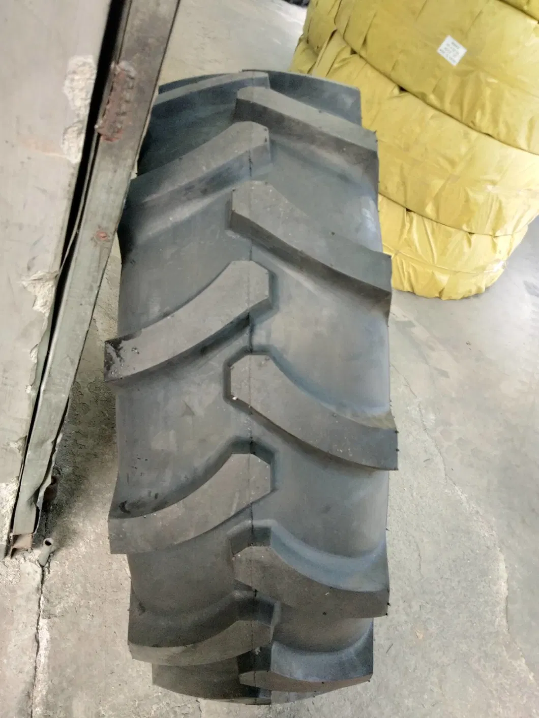 15.5/80-24 14.9-24 13.6- 24 14.9-30 Wholesale Cheap Price Chinese Nylon Bias Agriculture Tractor Farm Tires