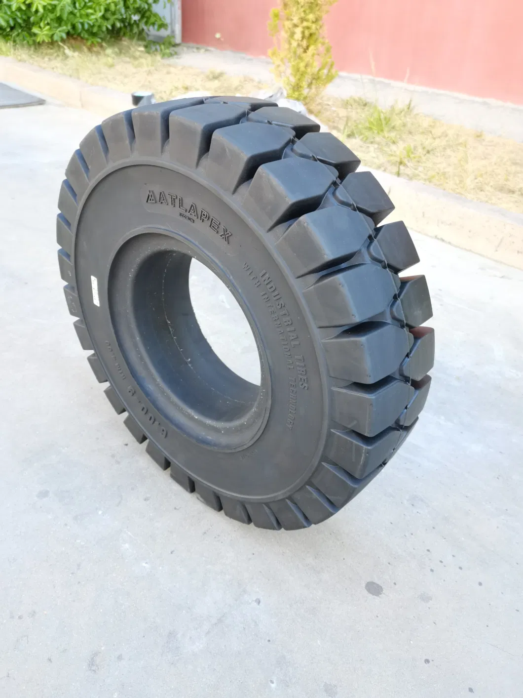 Forklift Trailer Solid Tire Pneumatic Forklift Tyre 400-8, 500-8, 600-9, 650-10, 700-9, 18*7-8, 28*9-15 Solid Rubber Tyre