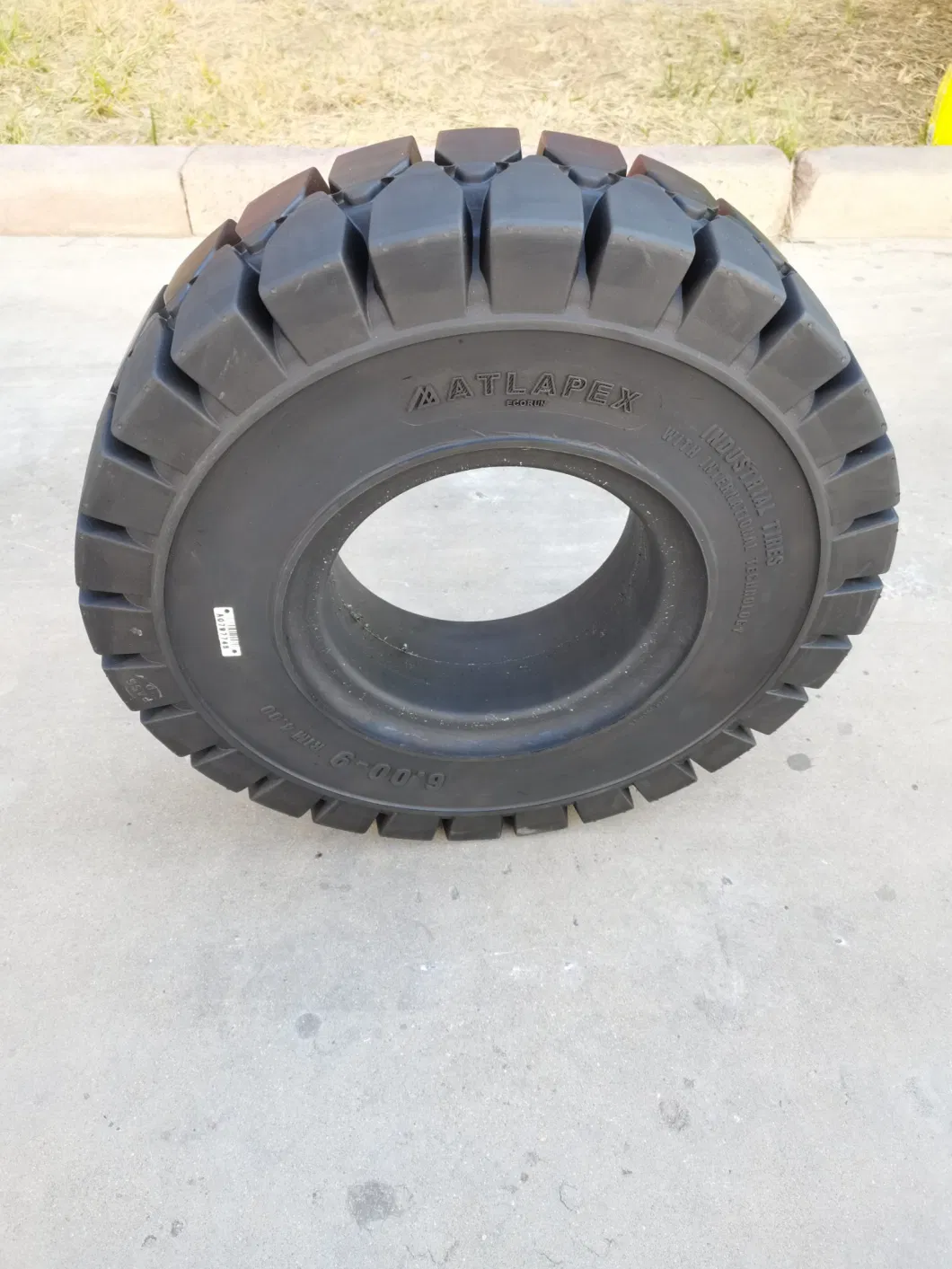 Forklift Trailer Solid Tire Pneumatic Forklift Tyre 400-8, 500-8, 600-9, 650-10, 700-9, 18*7-8, 28*9-15 Solid Rubber Tyre