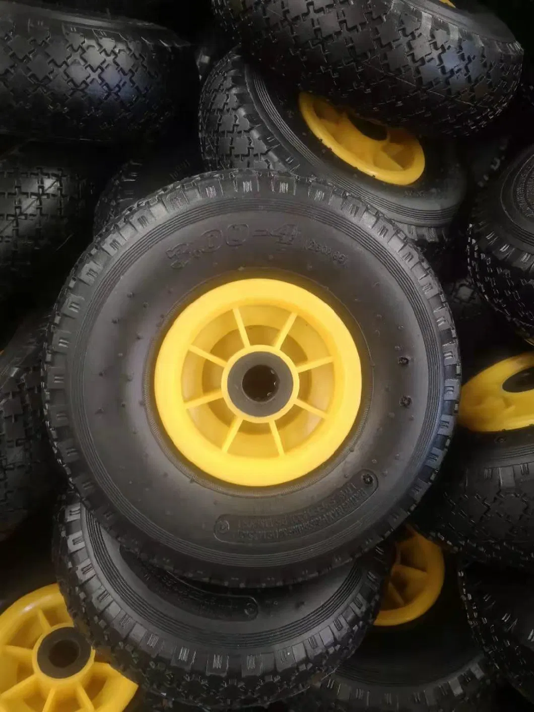 400-8maxtop Pneumatic Rubber Wheel