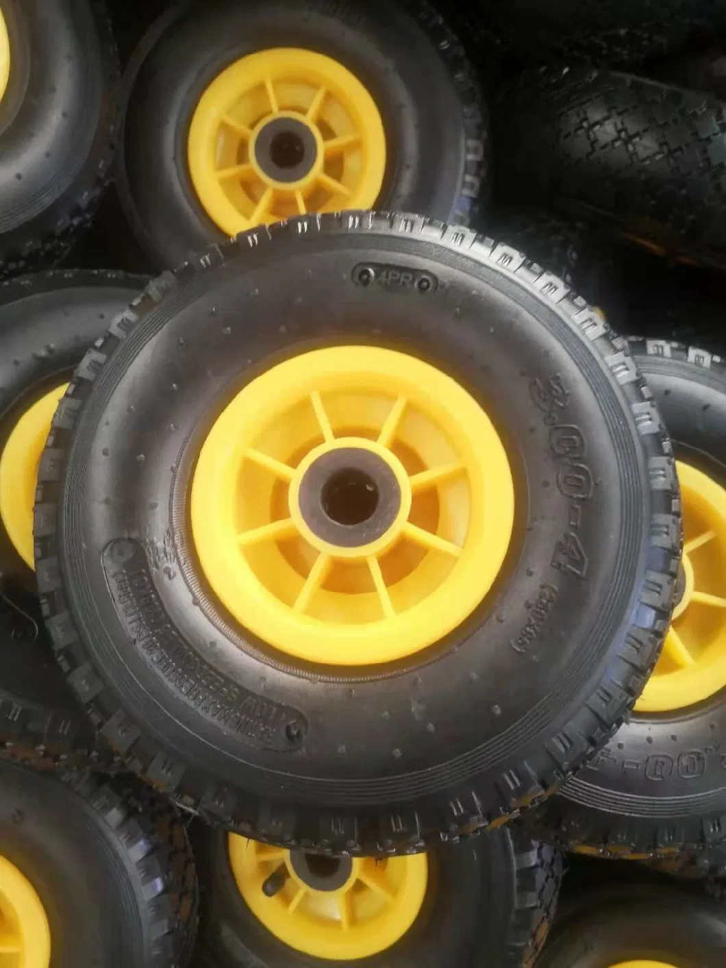 400-8maxtop Pneumatic Rubber Wheel