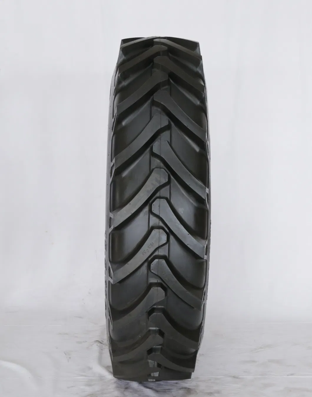 Hot Sale Agricultural Farming Tyre R-1 Tractor Tire, Cultivator/Harvester Tire 15.5/80-24