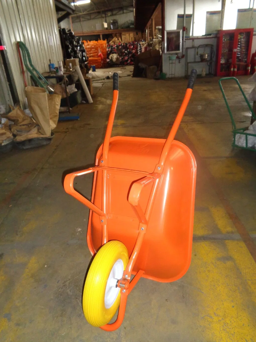 Hot Sell Metal Tray Pneumatic Wheel Wheelbarrow (Wb6200)