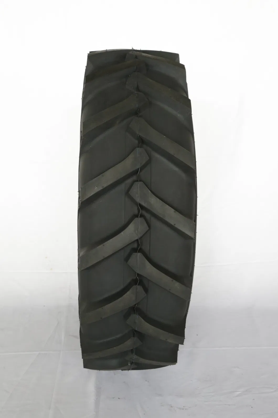 Pr-1 Agr Farm Tractor Agricultural Paddy Field Rubber Bias Tyre 16.9-28 12.4-28 13.6-38 14.9-30 16.9-34