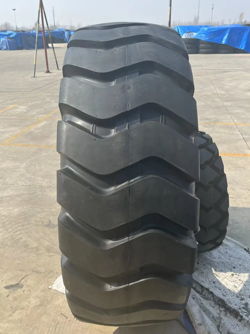 Industrial Thailand Rubber Llanta Tyres 20.5-25 23.5-25 26.5-25 29.5-25 off Road Heavy Duty Mining Dozer Scraper Grader Earthmover Dump Truck Loader Tyres/Tires