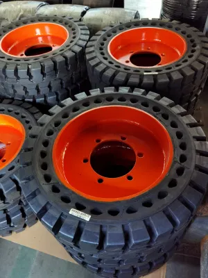  33X12-20 30X10-16 31X12-16 28X12,5-15 pneumatici minipala gommata SSL nera lavori in aereo Pneumatici per auto in gomma con piattaforma
