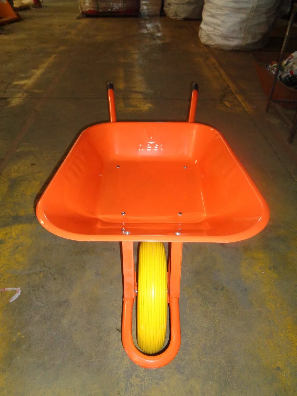 Hot Sell Metal Tray Pneumatic Wheel Wheelbarrow (Wb6200)