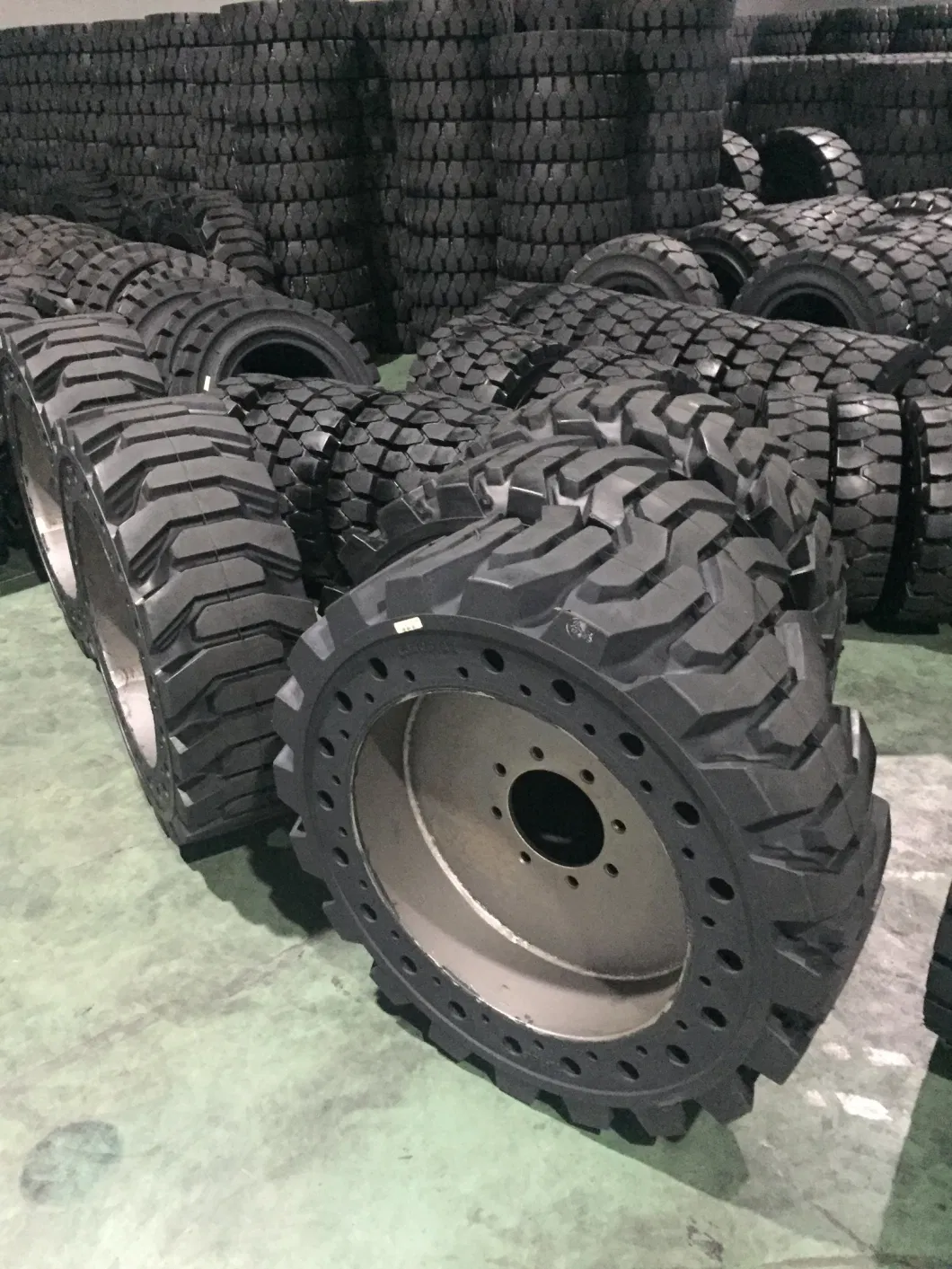 Aerial Equipments Solid Boom Lift Tires 31X12-16 28X12.5-15 355/55-20 32X12.5-15 Skid Steer Tires