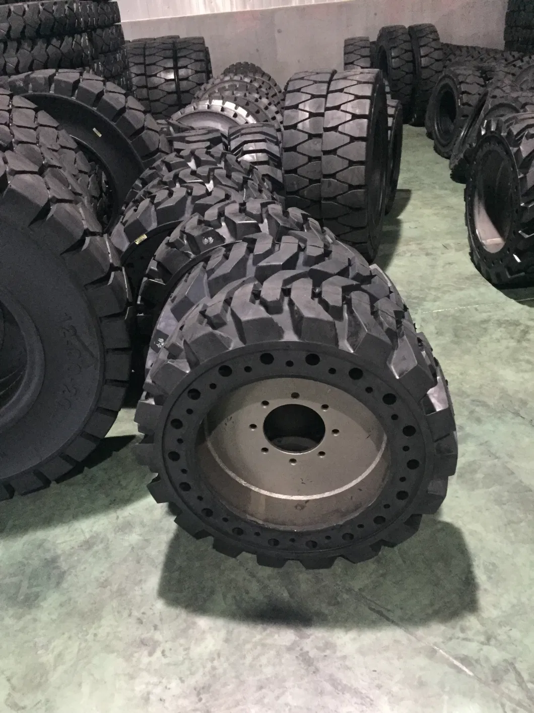 Aerial Equipments Solid Boom Lift Tires 31X12-16 28X12.5-15 355/55-20 32X12.5-15 Skid Steer Tires