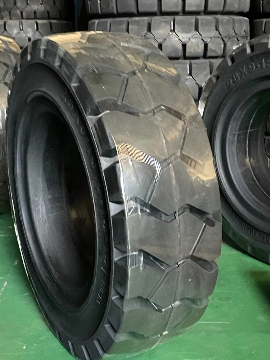 6.50-10 28*9-15 8.15-15 Tire Pneumatic Forklift Tyres Factory Price Rubber Wheel