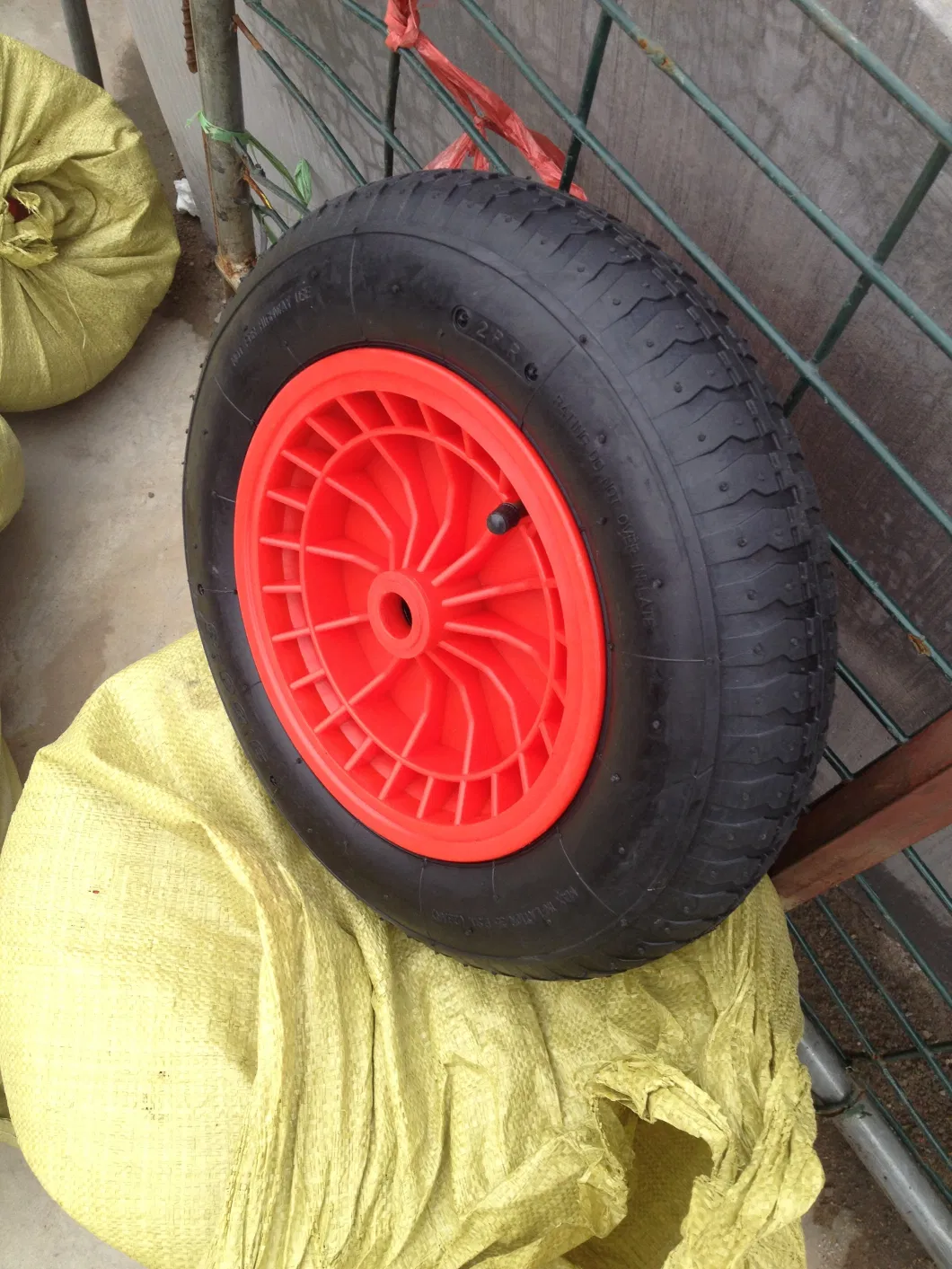 Qingdao Maxtop 3.50-8 Wheelbarrow Pneumatic Wheel for Spain