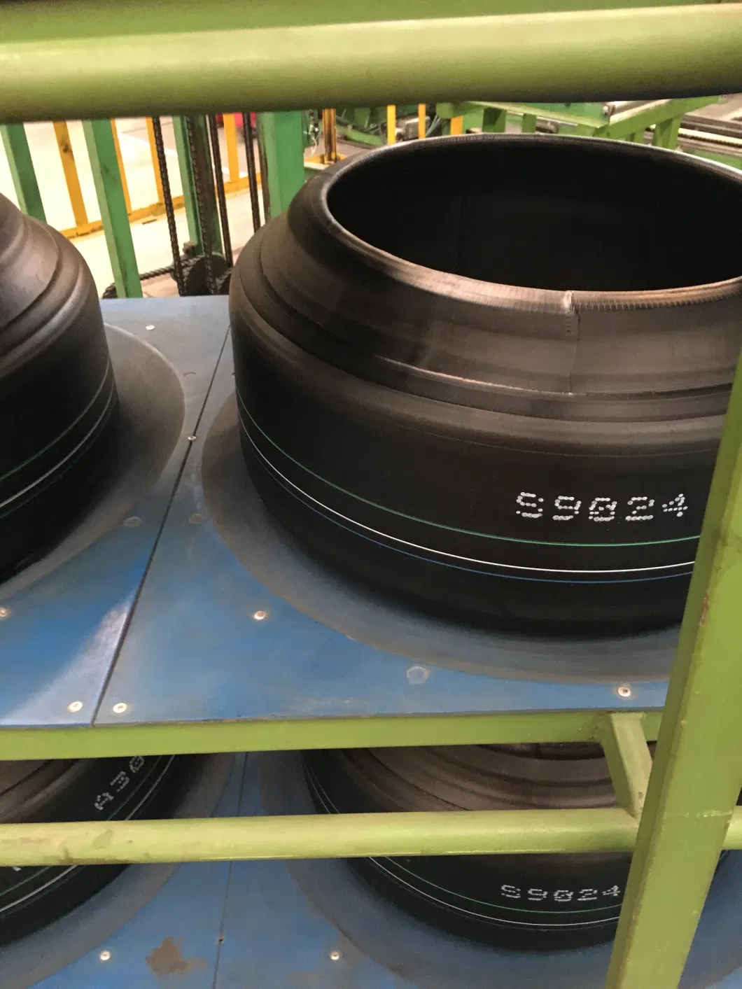 PCR Passenger Car Tyres. China Tyre Factory Price, Run-Flat Tires, Tyres for SUV, 4*4, ATV, Mt, UHP, LTR. Top Brand Tyre 205/55r16, Wholesale New Tyre, M+S Tyre
