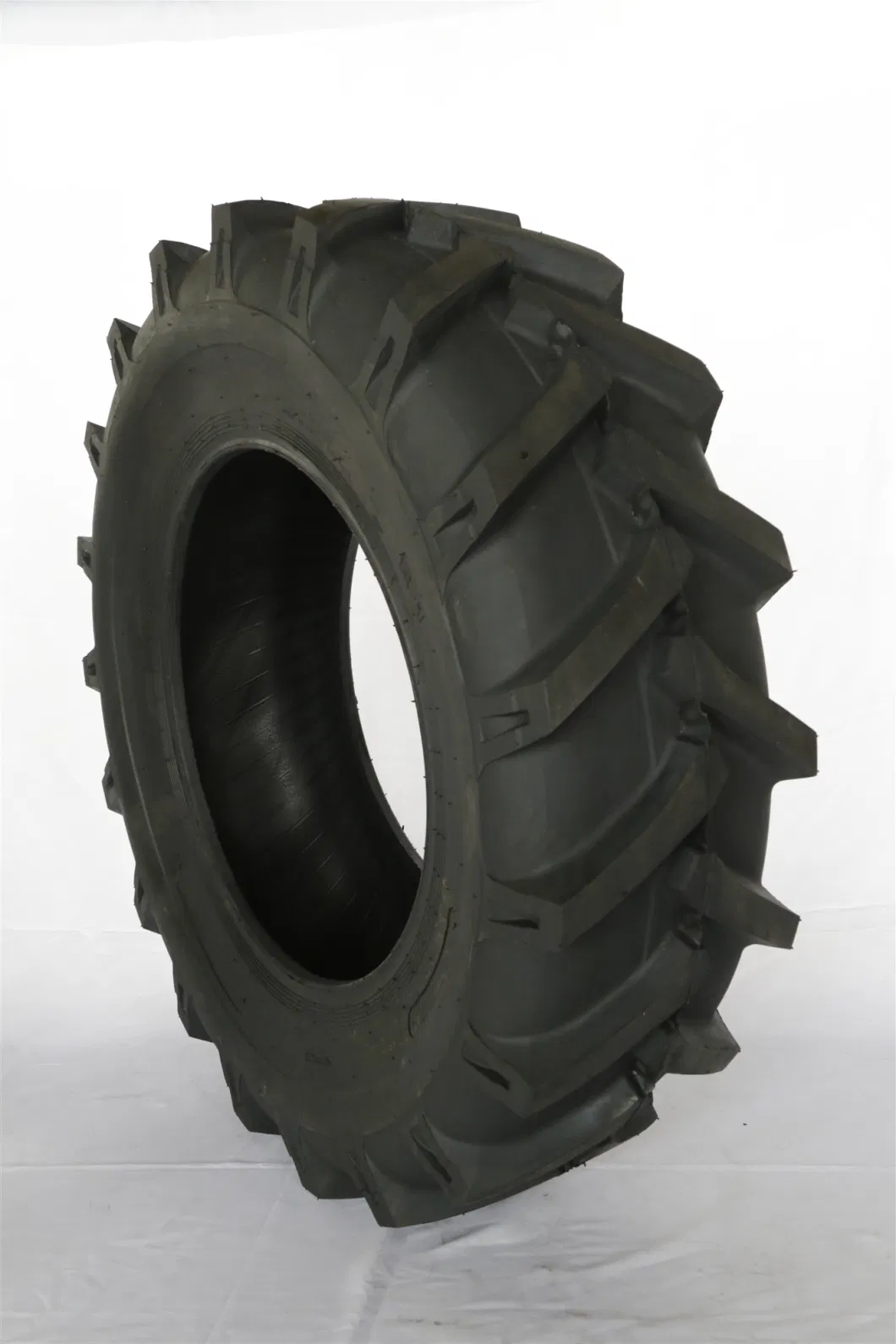 Pr-1 Agr Farm Tractor Agricultural Paddy Field Rubber Bias Tyre 16.9-28 12.4-28 13.6-38 14.9-30 16.9-34