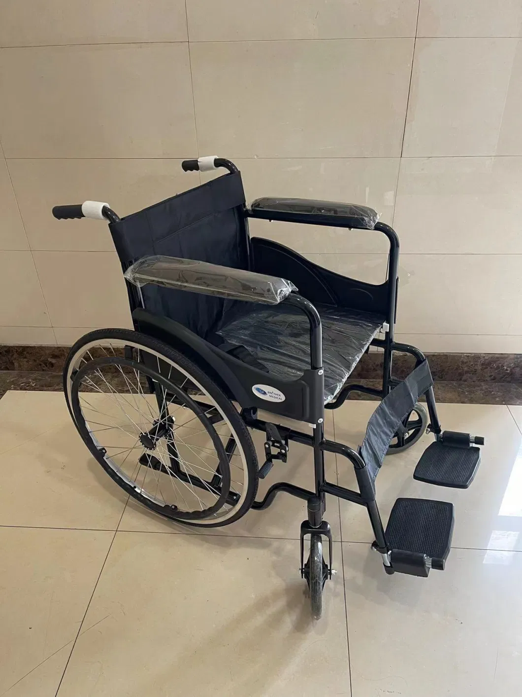 Light Weight Aluminum Wheelchair with Hand Brake