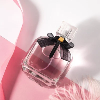 Fabricación exclusiva forma cuadrada Fancy vacío lujo Perfume botella transparente Nuevo diseño botella de aerosol para mujeres chica con caja de embalaje 30ml 50ml 100ml