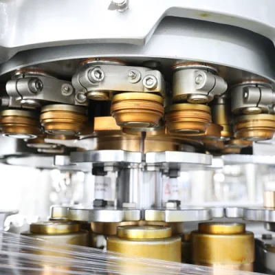 Pop automatico ad alta velocità / PET / lattina in alluminio rossa Bull / Energy Functional drink / Consores di succhi di frutta gassati / Macchina per il riempimento di liquidi di birra artigianale