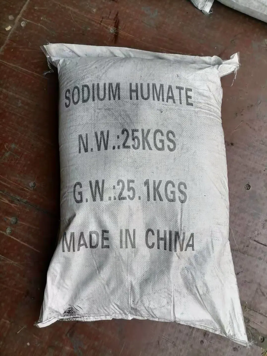 Flakes Humic Axit with Low Price Leonardite Source with High Quality for Agriculture Poultry Animal Feed Additives Sodium Humate Crystal Flakes