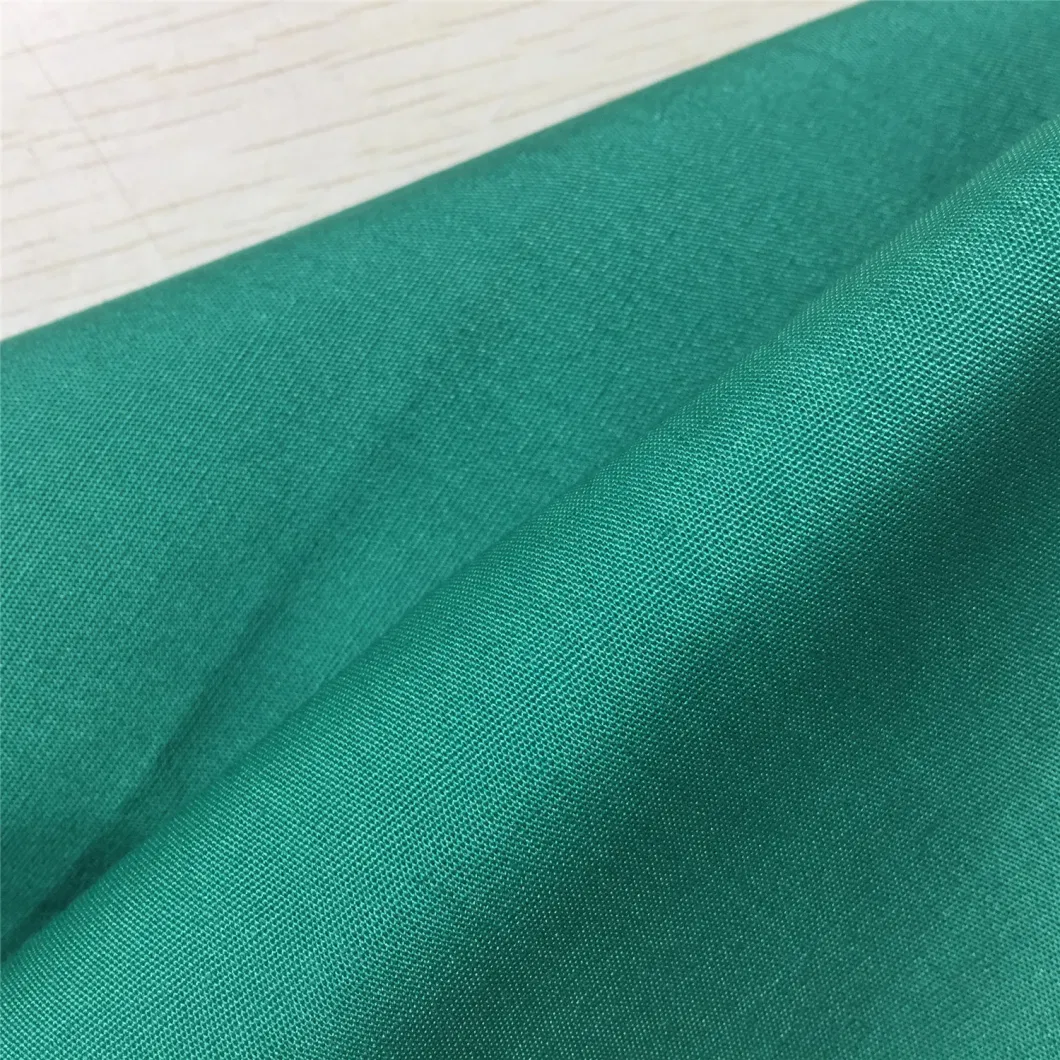 T/C65/35 Blended 24X24 100X52 155GSM 1/1plain Fabric with Vat Dyed White Green for Nurse Suit