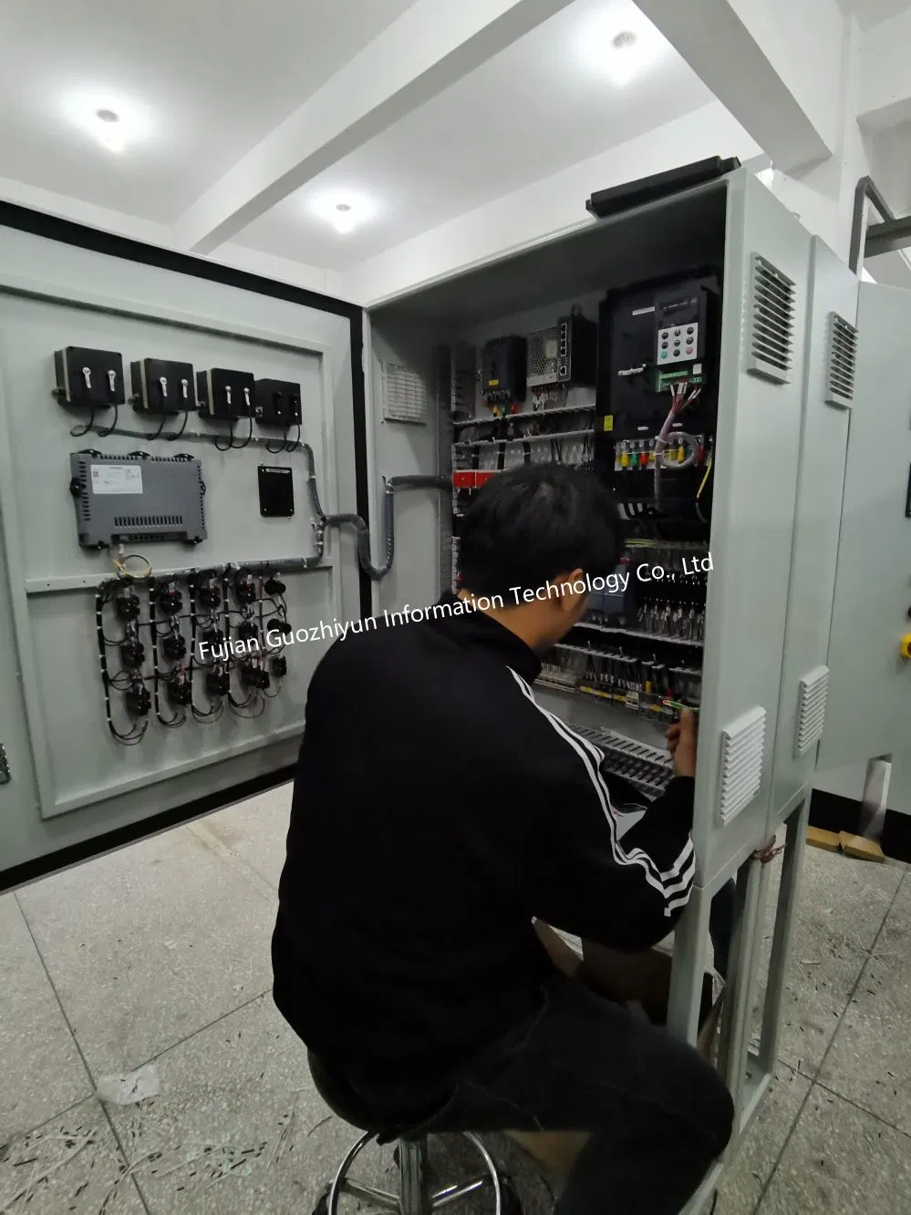 93kw Fan Water Pump VFD Siemens PLC Program Distribution Cabinet Control Panel