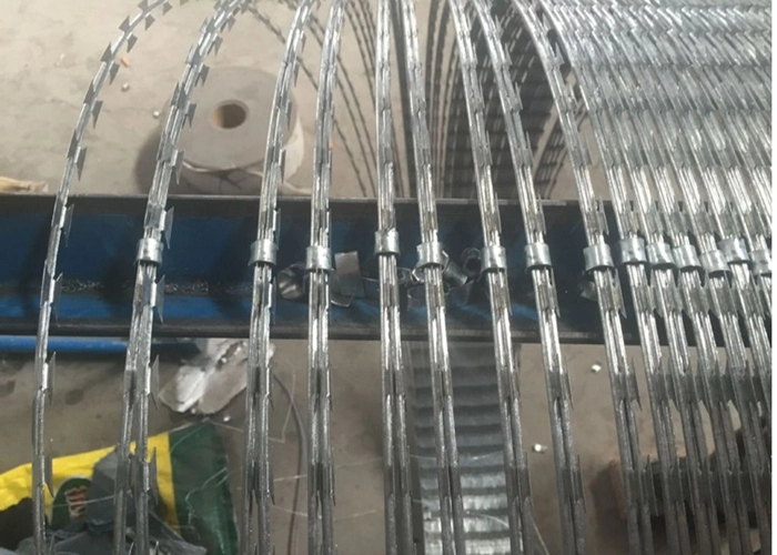 Bto 22 450mm Diameter Galvanized Concertina Blade Razor Barbed Wire