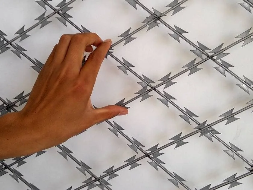 Hot Dipped Galvanized Crossed Razor Wire for Security Wire Border Fencing