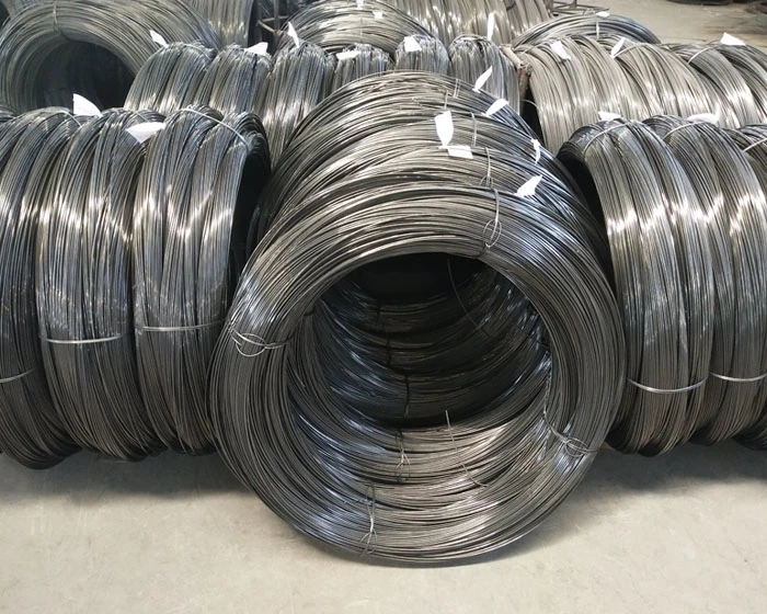 Manufacturers Wholesale Hemp Core Smooth Coated Carbon Steel Wire Rope Lifting Rope Variety Complete Specifications