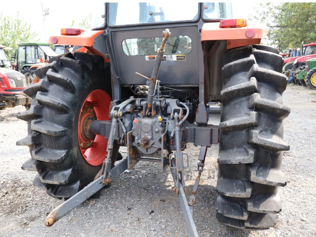 Four Wheel Farm Tractor Kubota M854kq 85HP Agricultural Machinery CE