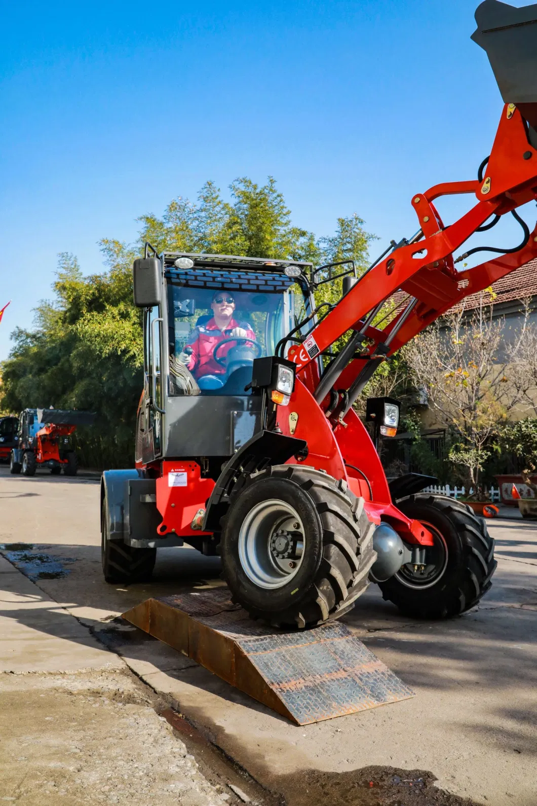 China Manufacturer Wolf with CE Euro5 EPA Yanmer/Kubota Engine 1.6 Ton 4WD Diesel/Compact Hoflader/Loader for Mini/Sales/Home/House/Farm/Agricultural