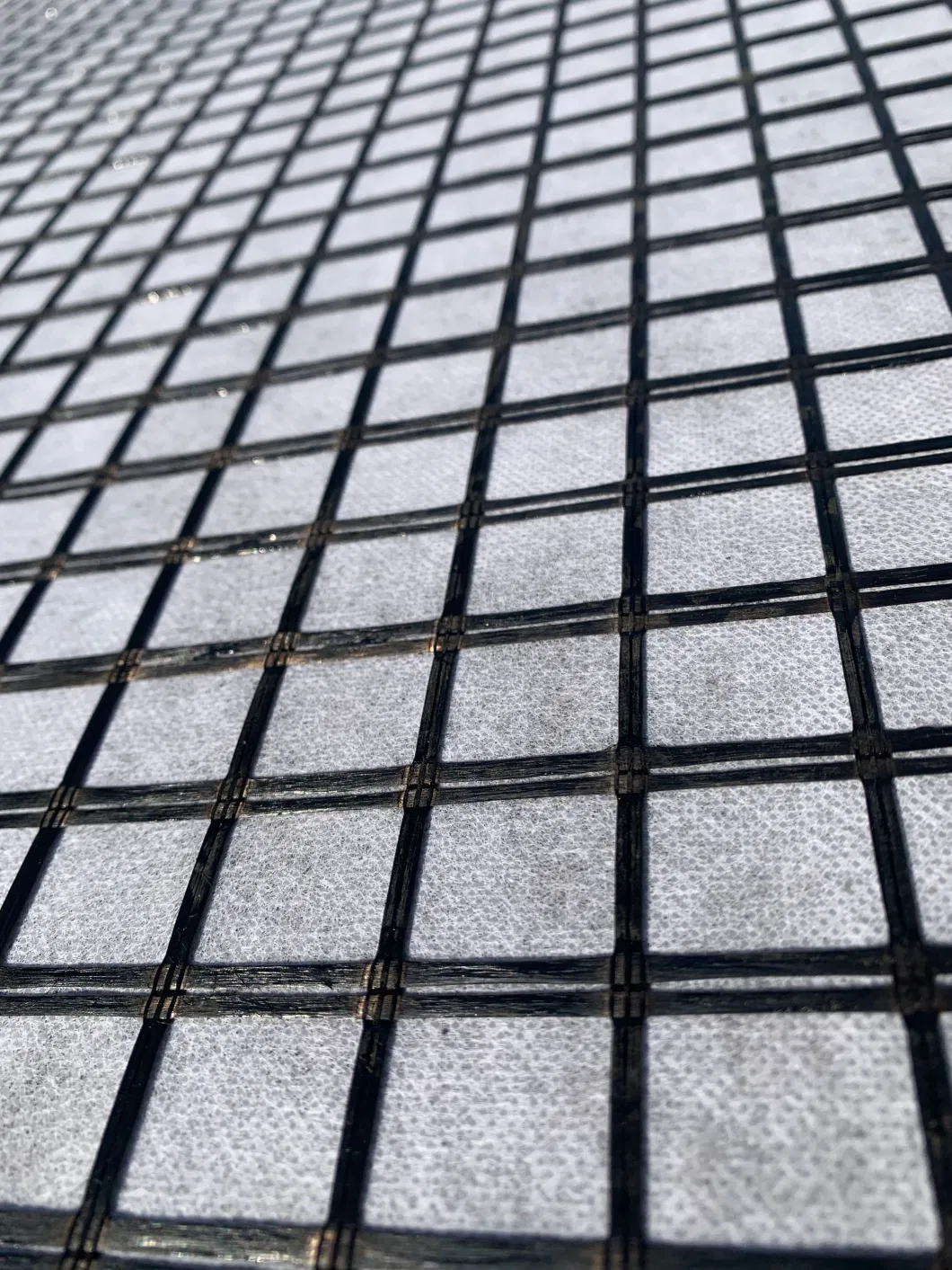 Asphalt Reinforcement Polyester Geogrid Boned to PP and Pet Needlepunched Nonwoven Geotextile Paving Reinforcement